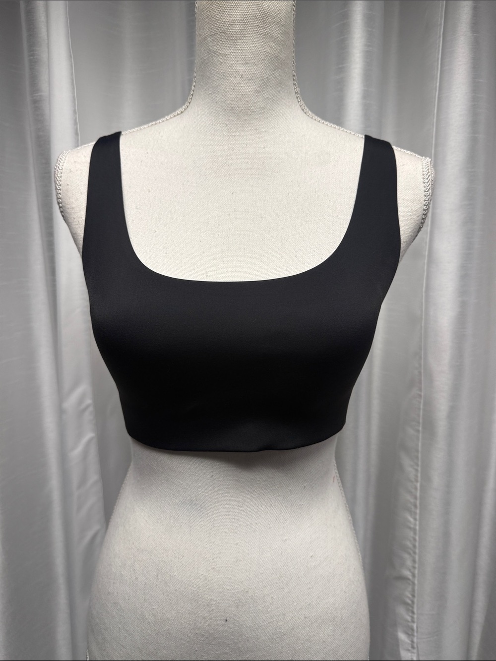 New without tags lululemon athletica Black Scoop Neck Sports Bra